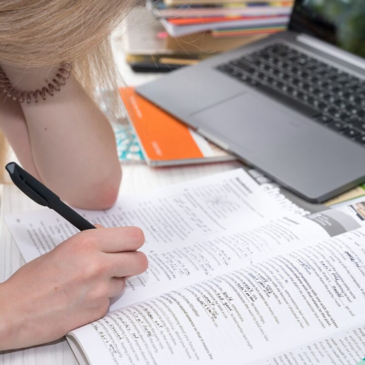 academia-de-ingles-cursos-cambridge-b1-b2-c1-en-velez-malaga-torre-del-mar